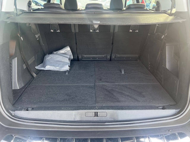Peugeot 5008 noir - vue coffre