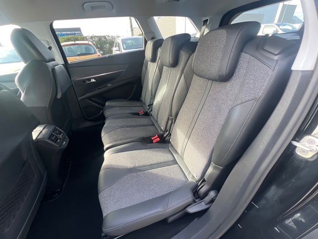 Peugeot 5008 noir - vue banquette arrière