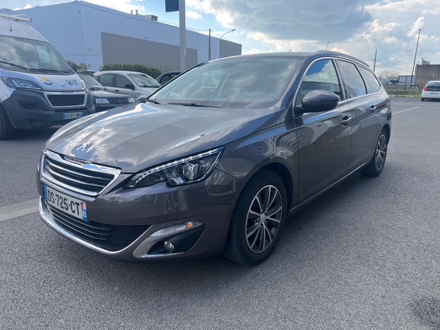 Peugeot 308 SW grise - vue 3/4 avant