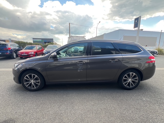Peugeot 308 sw grise - vue côté gauche