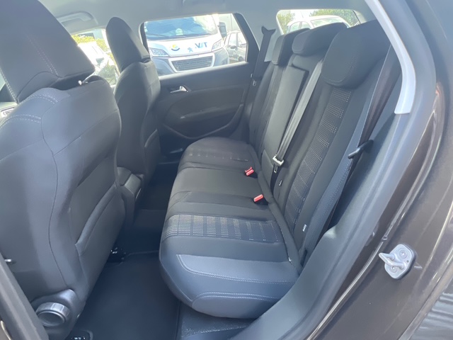 Peugeot 308 sw grise - vue banquette arrière