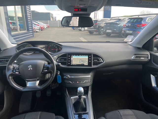 Peugeot 308 sw grise - vue tableau de bord