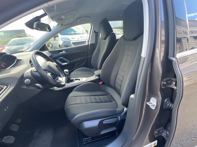 Peugeot 308 sw grise - vue siège conducteur