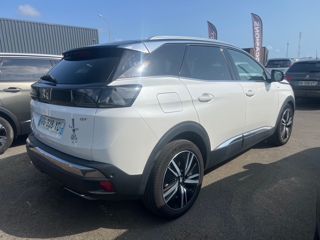 Peugeot 3008 blanc - vue 3/4 arrière