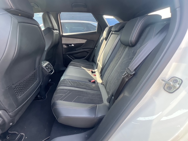 Peugeot 3008 blanc - vue banquette arrière