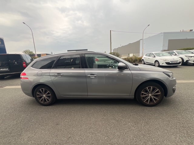 Peugeot 308 SW grise - vue côté droit