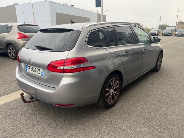 Peugeot 308 SW grise - vue 3/4 arrière