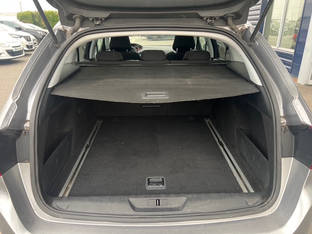 Peugeot 308 SW grise - vue coffre