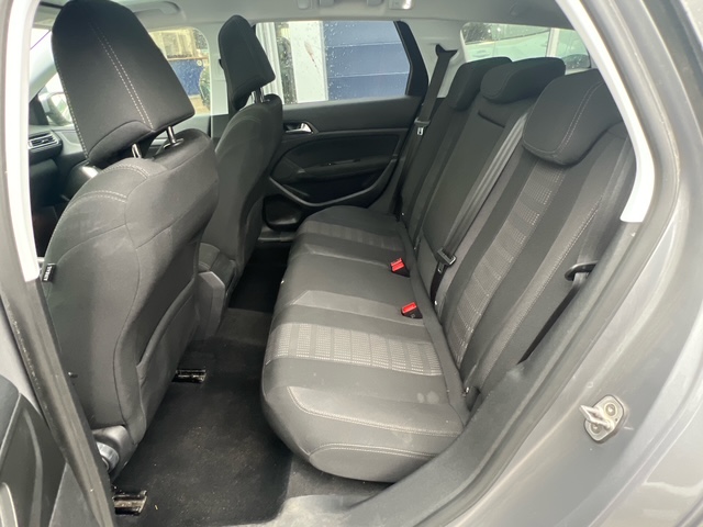 Peugeot 308 SW grise - vue banquette arrière