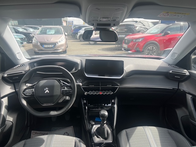Peugeot 2008 gris - vue tableau de bord