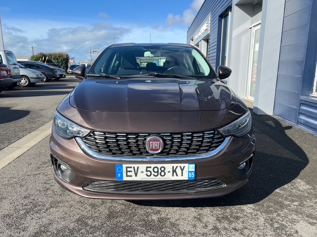 Fiat Tipo marron - vue face avant