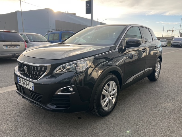 Peugeot 3008 noir - vue 3/4 avant