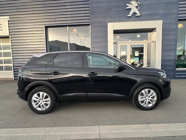 Peugeot 3008 noir - vue côté droit