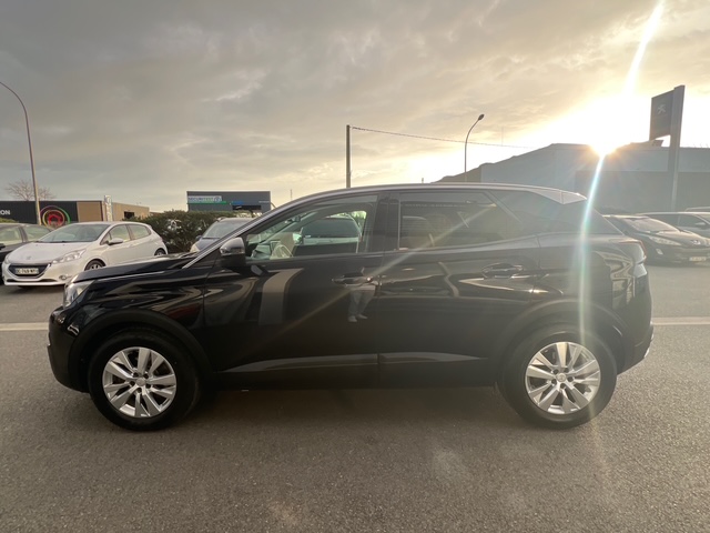 Peugeot 3008 noir - vue côté gauche