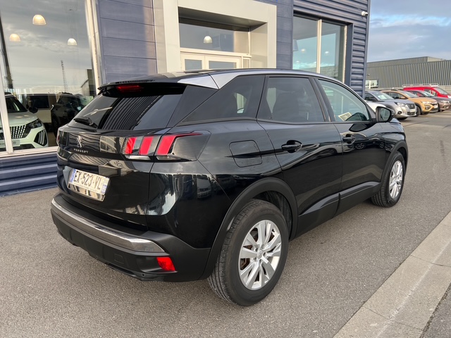 Peugeot 3008 noir - vue 3/4 arrière
