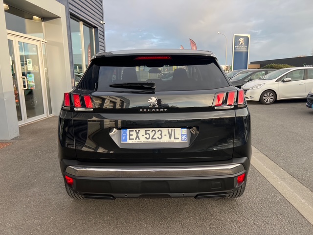 Peugeot 3008 noir - vue arrière