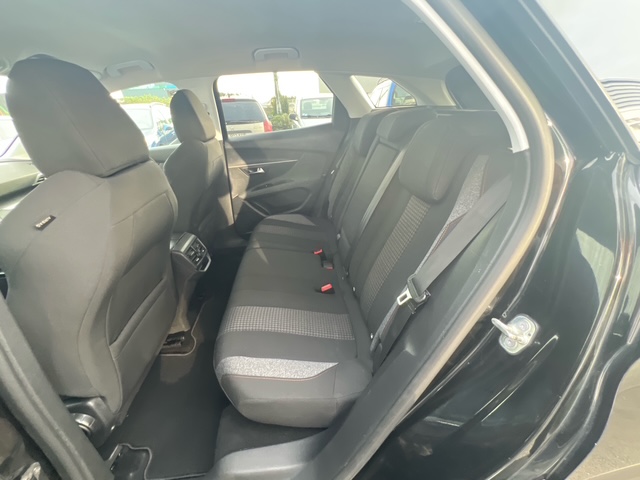 Peugeot 3008 noir - vue banquette arrière
