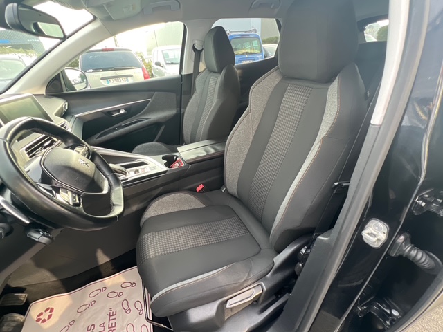 Peugeot 3008 noir - vue siège conducteur