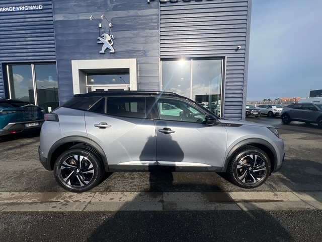 Peugeot 2008 gris - vue côté droit