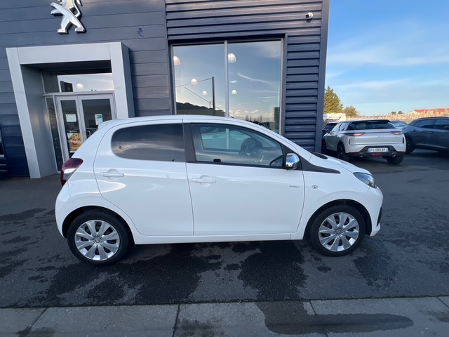 Peugeot 108 blanche - vue côté droit