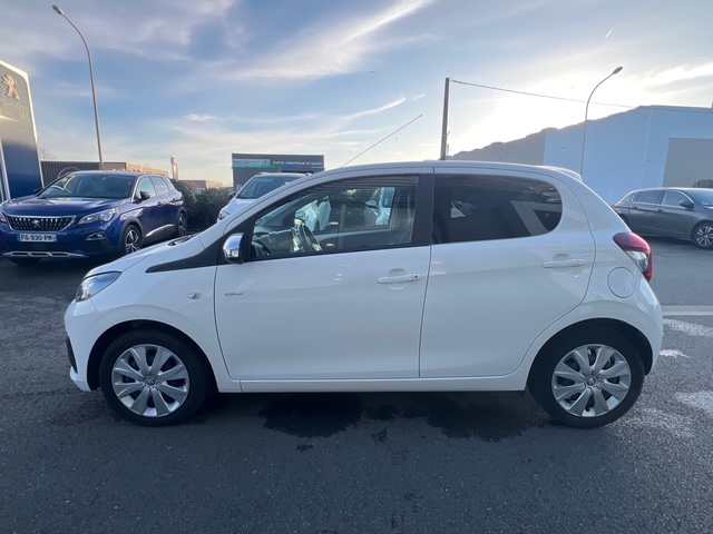 Peugeot 108 blanche - vue côté gauche