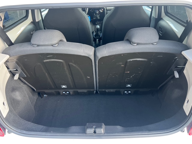 Peugeot 108 blanche - vue coffre