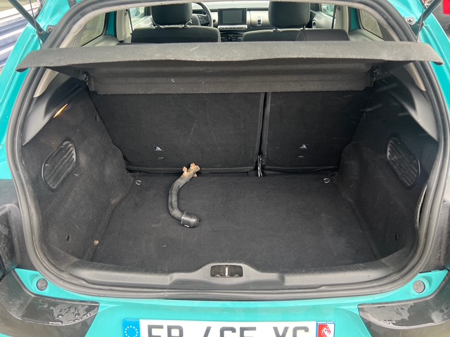 CITROEN C4 CACTUS BLEU - VUE COFFRE ET ATTACHE REMORQUE