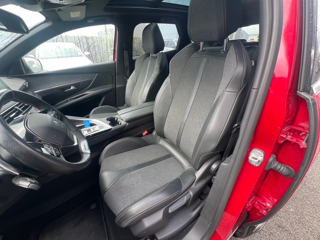 PEUGEOT 3008 ROUGE - VUE SIEGE CONDUCTEUR